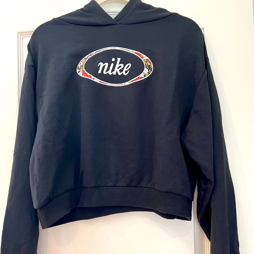 Nike cropped hoodie- size M EUC